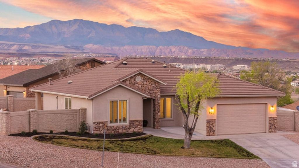 647 E PINTURA DR, St. George, UT 84790