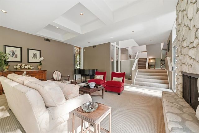 950 Blackburn Rd, Sewickley Heights, PA 15143
