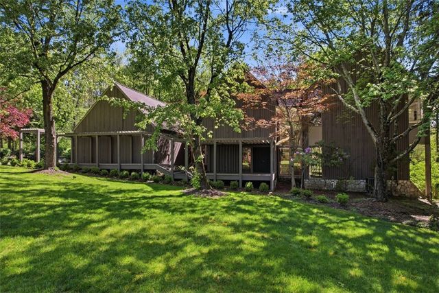 950 Blackburn Rd, Sewickley Heights, PA 15143