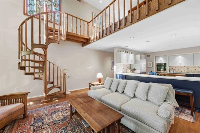 950 Blackburn Rd, Sewickley Heights, PA 15143