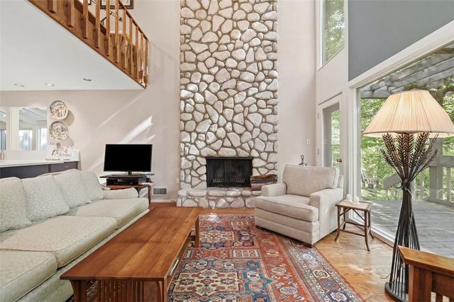 950 Blackburn Rd, Sewickley Heights, PA 15143