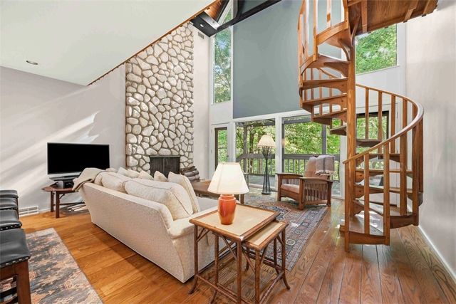 950 Blackburn Rd, Sewickley Heights, PA 15143