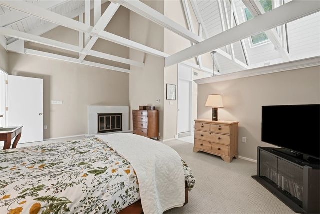 950 Blackburn Rd, Sewickley Heights, PA 15143