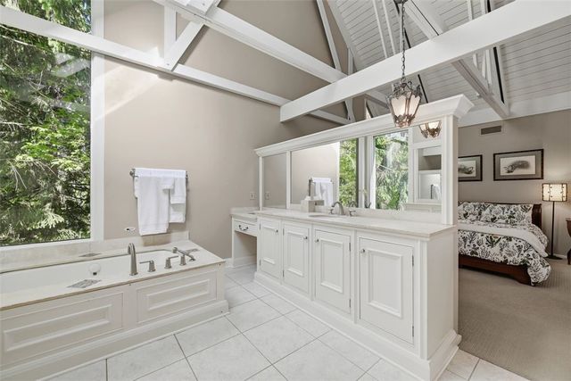 950 Blackburn Rd, Sewickley Heights, PA 15143