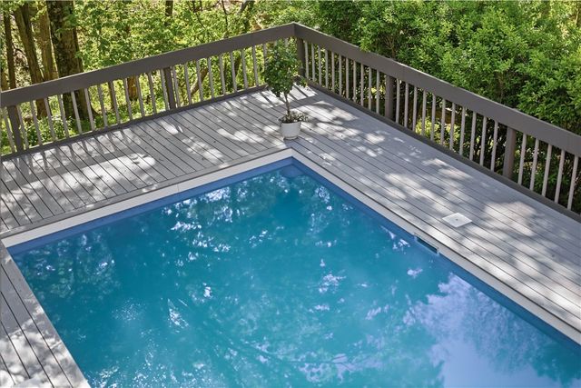 950 Blackburn Rd, Sewickley Heights, PA 15143