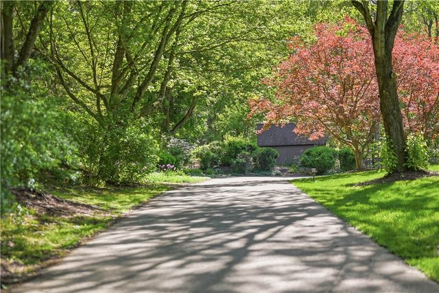 950 Blackburn Rd, Sewickley Heights, PA 15143