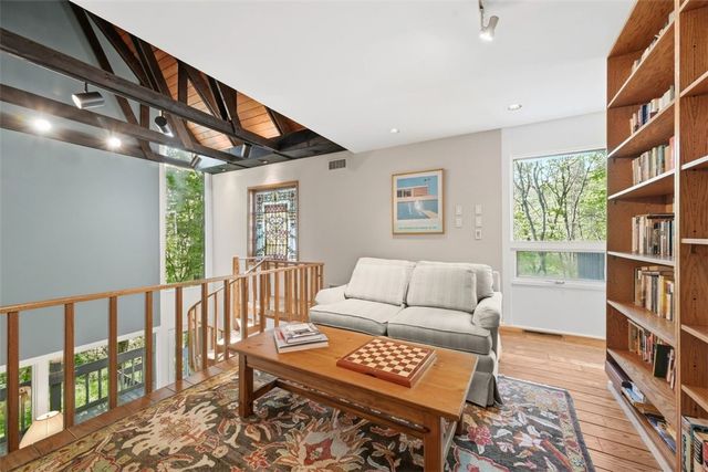 950 Blackburn Rd, Sewickley Heights, PA 15143