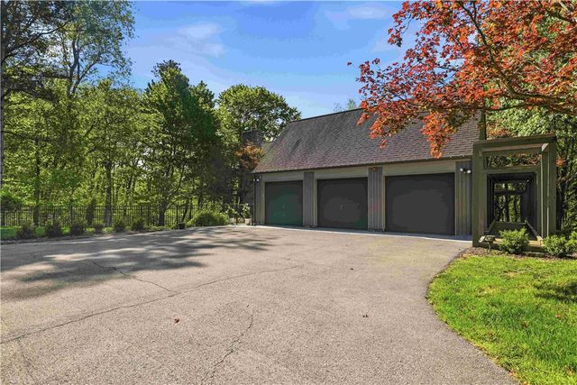 950 Blackburn Rd, Sewickley Heights, PA 15143
