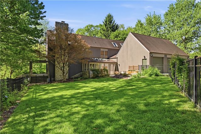 950 Blackburn Rd, Sewickley Heights, PA 15143
