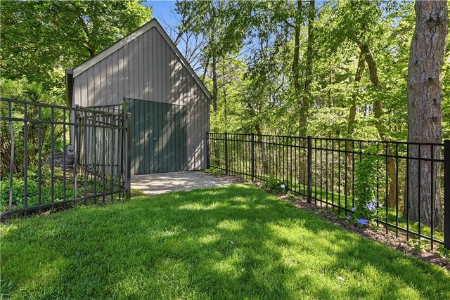 950 Blackburn Rd, Sewickley Heights, PA 15143