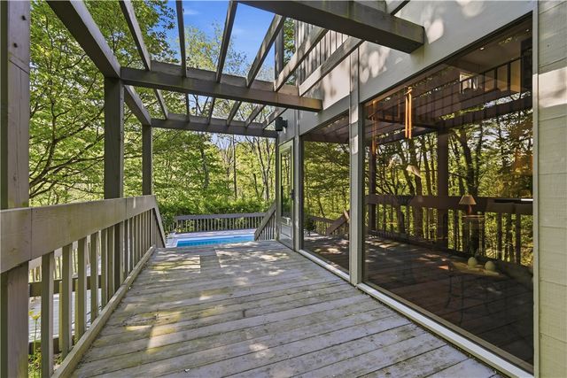 950 Blackburn Rd, Sewickley Heights, PA 15143