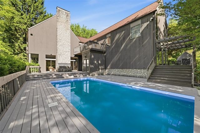 950 Blackburn Rd, Sewickley Heights, PA 15143