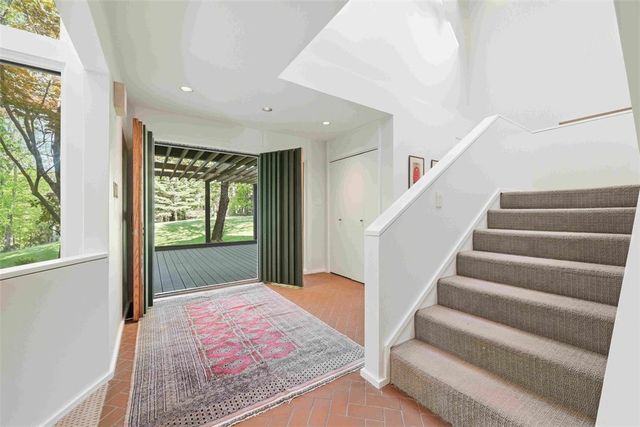 950 Blackburn Rd, Sewickley Heights, PA 15143