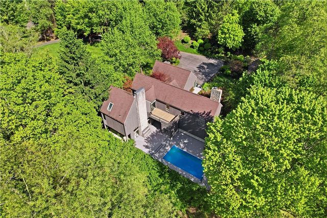 950 Blackburn Rd, Sewickley Heights, PA 15143