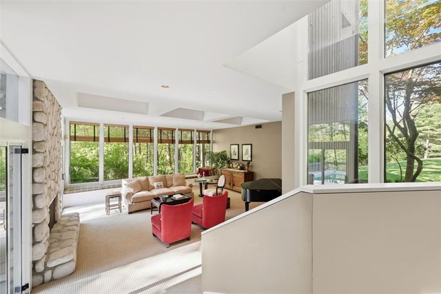 950 Blackburn Rd, Sewickley Heights, PA 15143