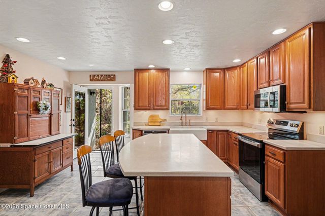 280 Naylor Street NE, Palm Bay, FL 32907