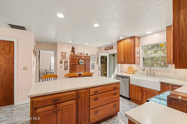 280 Naylor Street NE, Palm Bay, FL 32907