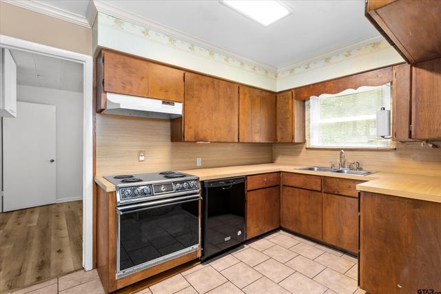 2415 Mimosa Dr., Tyler, TX 75701
