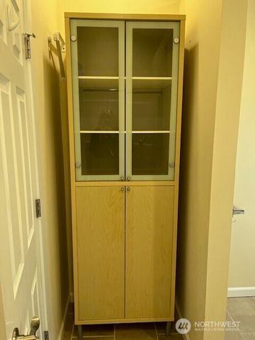 5728 Roosevelt Way NE, Seattle, WA 98105