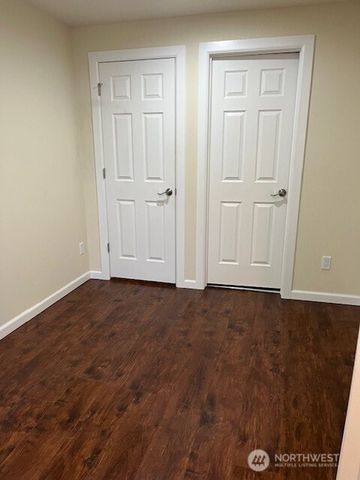 5728 Roosevelt Way NE, Seattle, WA 98105