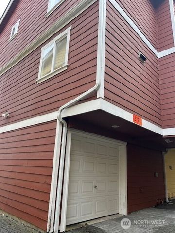 5728 Roosevelt Way NE, Seattle, WA 98105