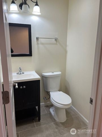 5728 Roosevelt Way NE, Seattle, WA 98105