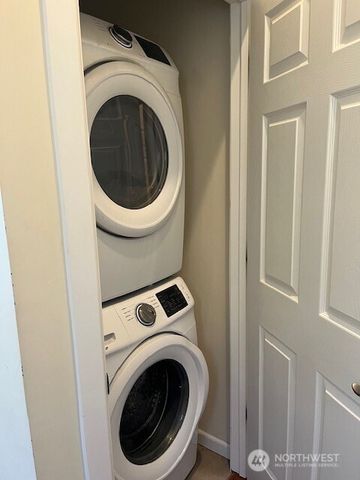 5728 Roosevelt Way NE, Seattle, WA 98105