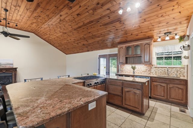 5 Allen Ln, Brush Creek, TN 38547