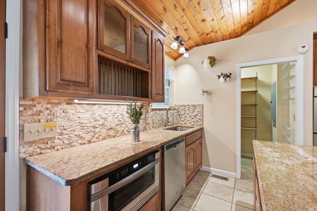 5 Allen Ln, Brush Creek, TN 38547