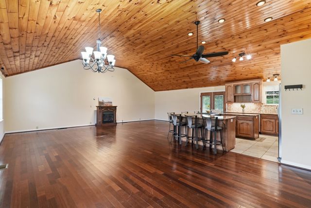 5 Allen Ln, Brush Creek, TN 38547