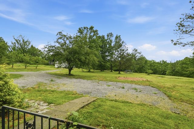 5 Allen Ln, Brush Creek, TN 38547