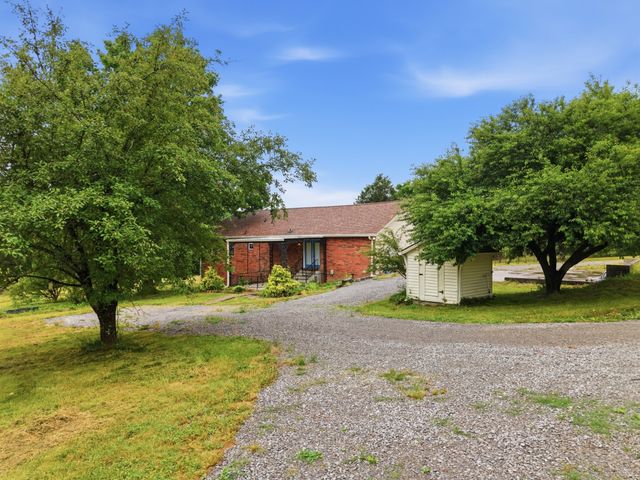 5 Allen Ln, Brush Creek, TN 38547