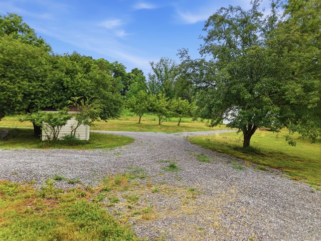 5 Allen Ln, Brush Creek, TN 38547
