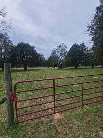 5 Allen Ln, Brush Creek, TN 38547