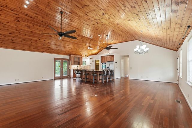 5 Allen Ln, Brush Creek, TN 38547