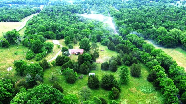 5 Allen Ln, Brush Creek, TN 38547