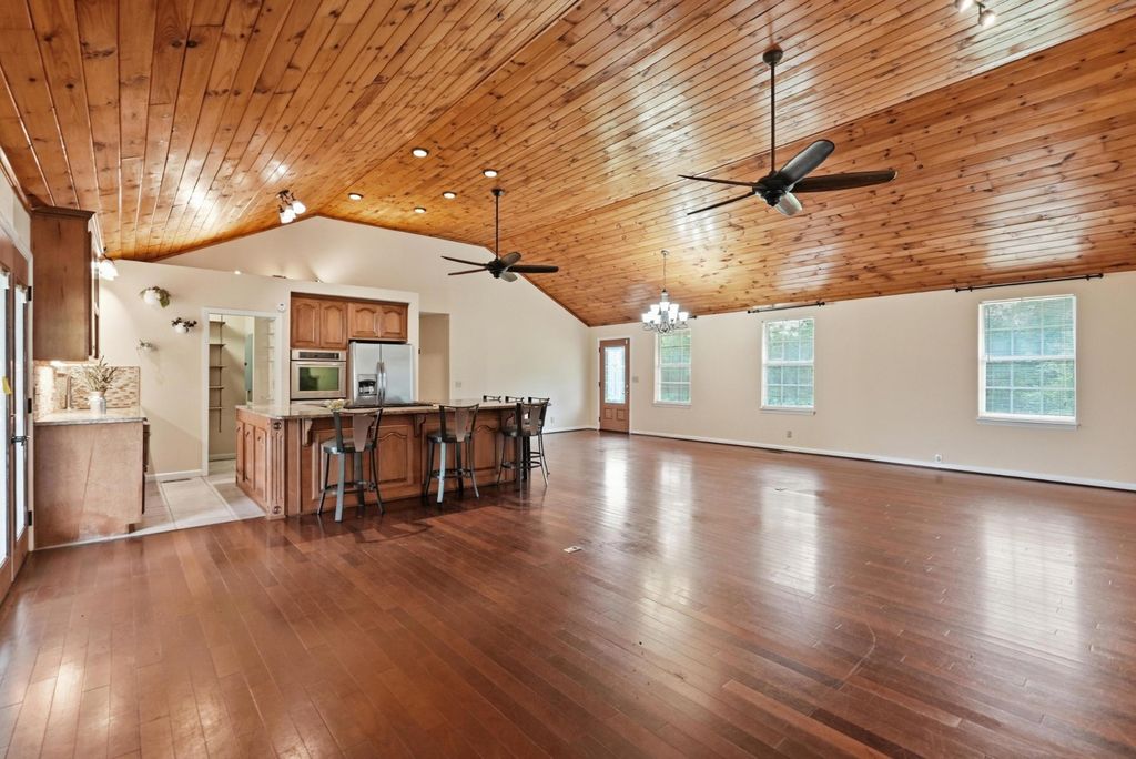 5 Allen Ln, Brush Creek, TN 38547