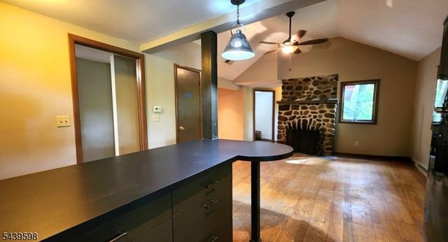 35 E Shore Trl, Sandyston Twp., NJ 07826