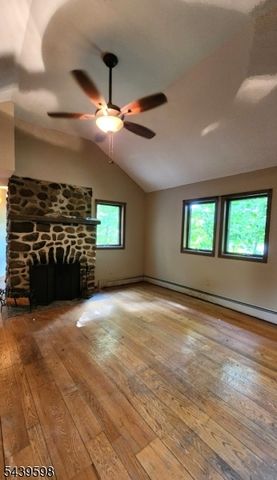 35 E Shore Trl, Sandyston Twp., NJ 07826
