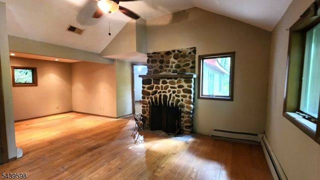 35 E Shore Trl, Sandyston Twp., NJ 07826