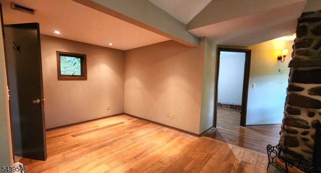 35 E Shore Trl, Sandyston Twp., NJ 07826