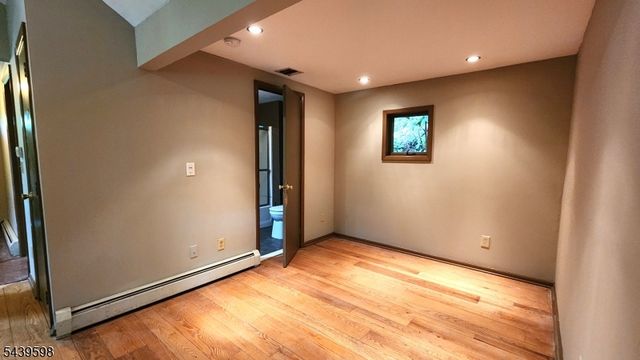 35 E Shore Trl, Sandyston Twp., NJ 07826