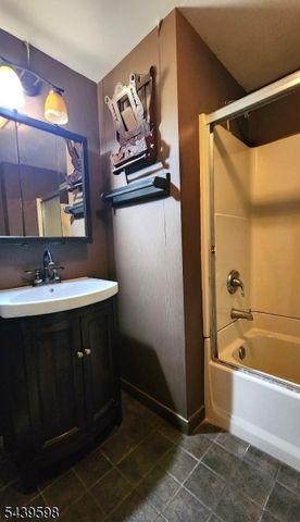 35 E Shore Trl, Sandyston Twp., NJ 07826