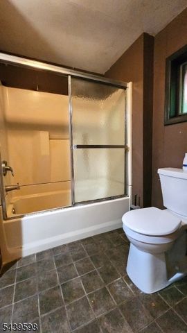 35 E Shore Trl, Sandyston Twp., NJ 07826
