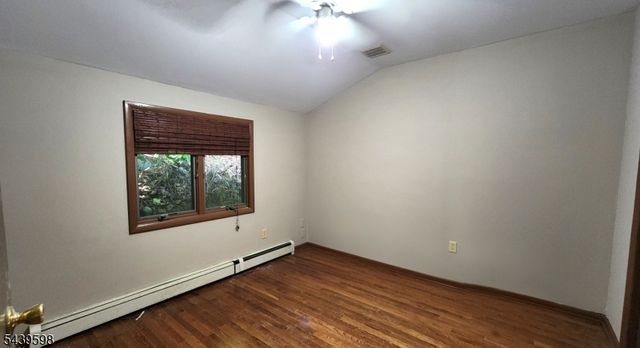 35 E Shore Trl, Sandyston Twp., NJ 07826