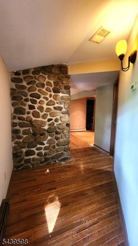 35 E Shore Trl, Sandyston Twp., NJ 07826