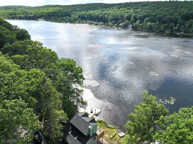35 E Shore Trl, Sandyston Twp., NJ 07826