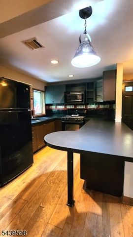 35 E Shore Trl, Sandyston Twp., NJ 07826