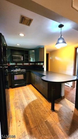 35 E Shore Trl, Sandyston Twp., NJ 07826
