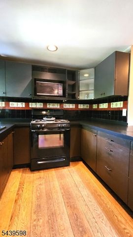 35 E Shore Trl, Sandyston Twp., NJ 07826